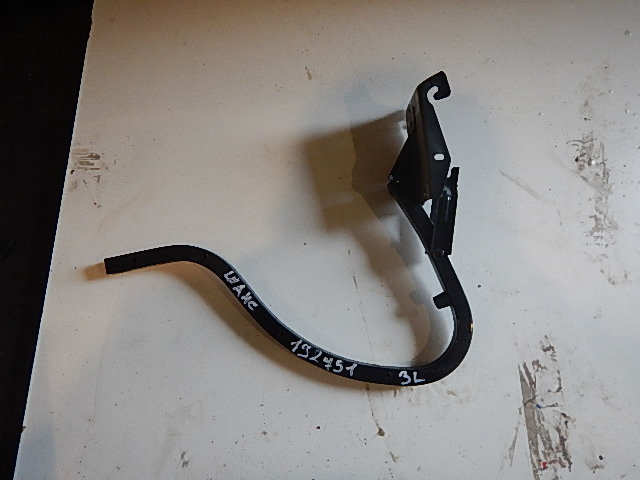 Петля крышки багажника