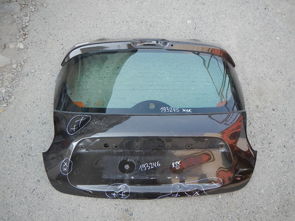 Дверь багажника