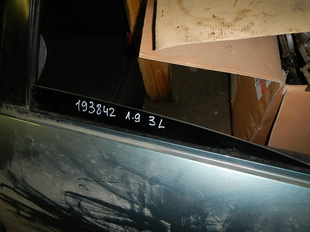 Стекло двери задней левой