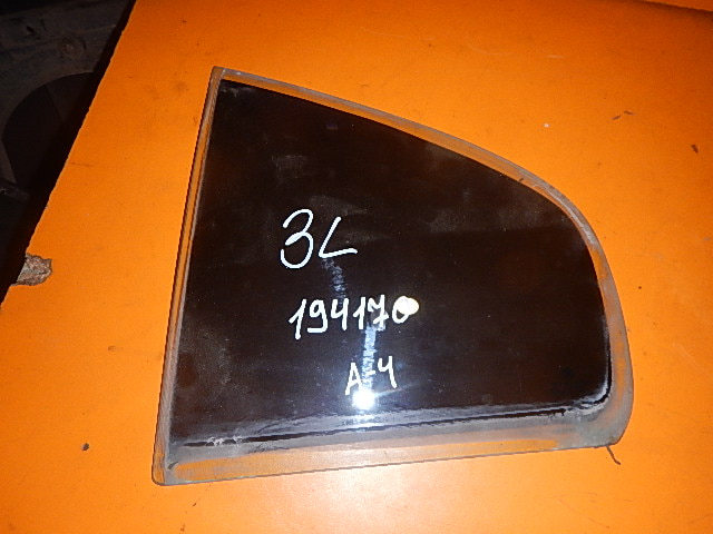 Стекло двери задней левой (форточка)