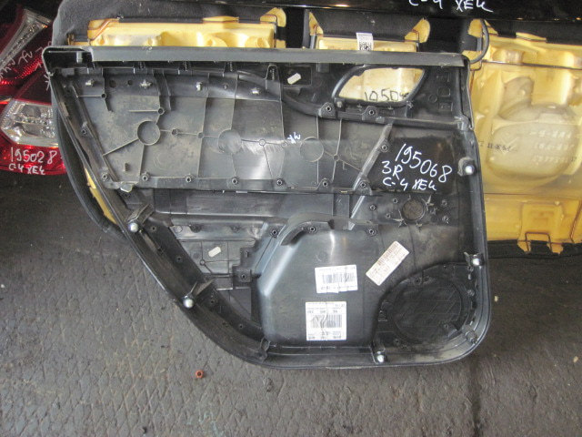 Обшивка двери задней правой