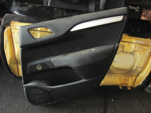 Обшивка двери задней правой