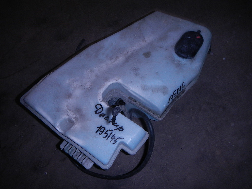 Бачок омывателя лобового стекла