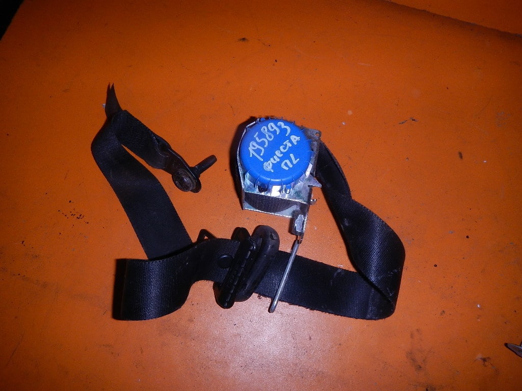 Ремень безопасности