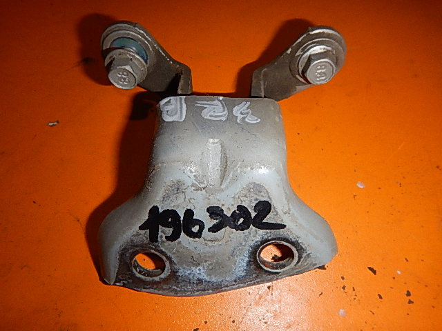 Петля двери задней правой верхняя