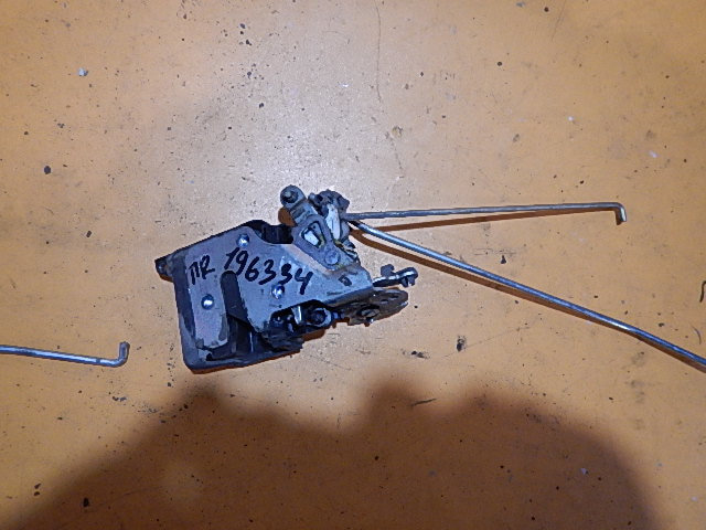 Замок двери передней правой