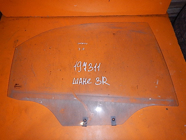 Стекло двери задней правой