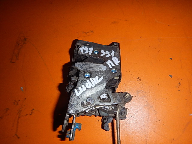 Замок двери передней правой