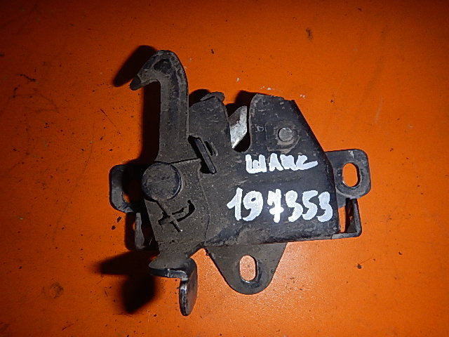 Замок капота