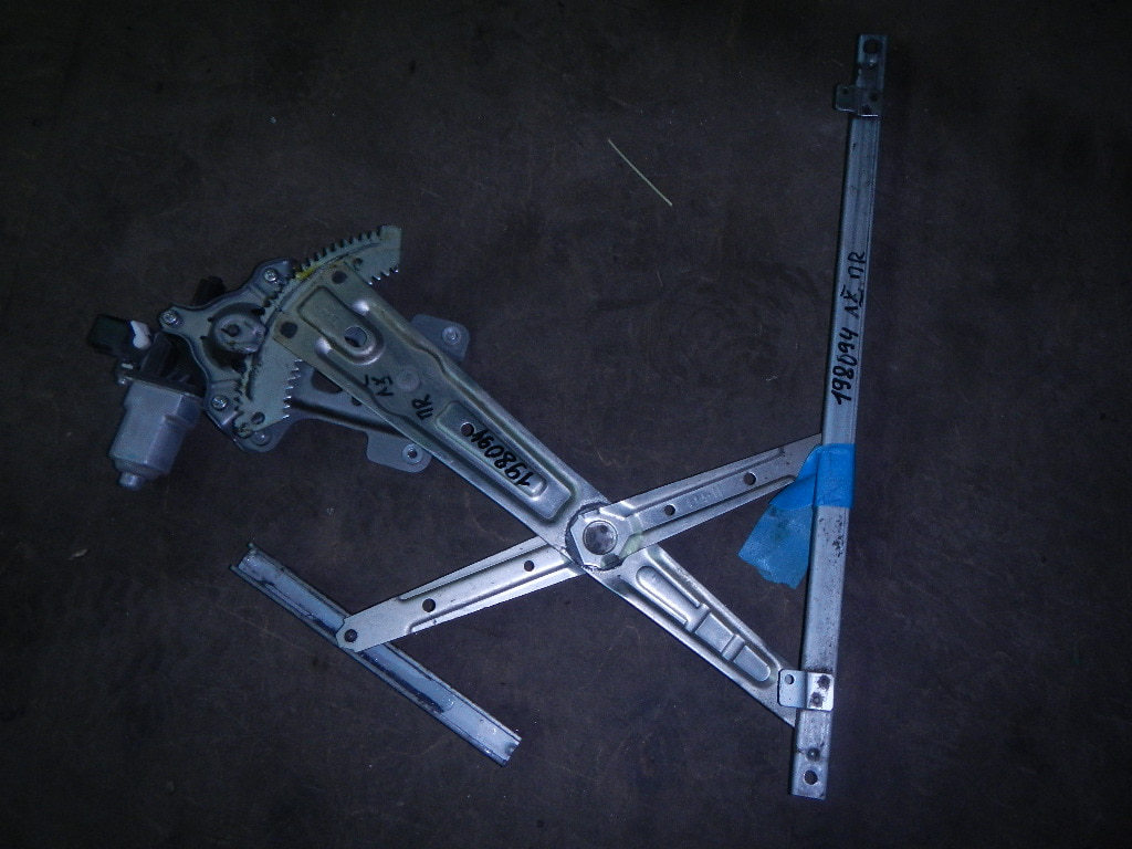 Стеклоподъемник электр. передний правый