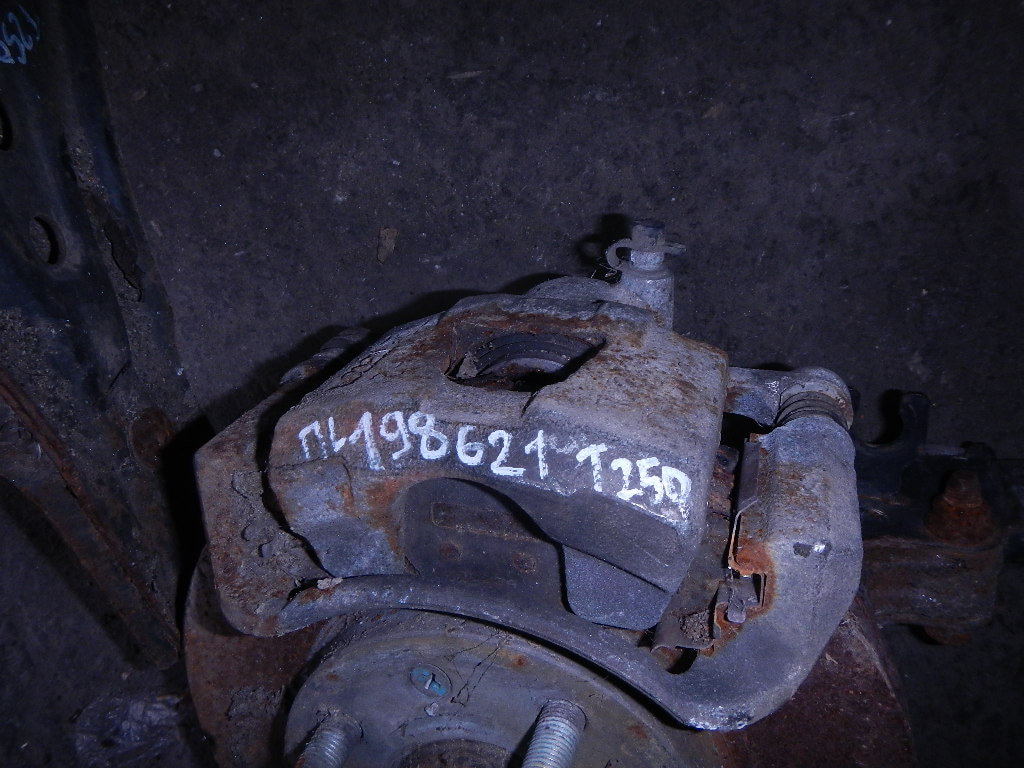 Суппорт передний левый