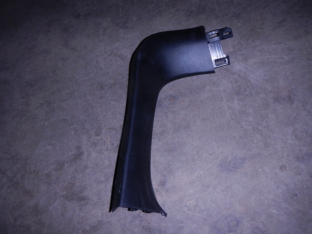 Обшивка двери багажника