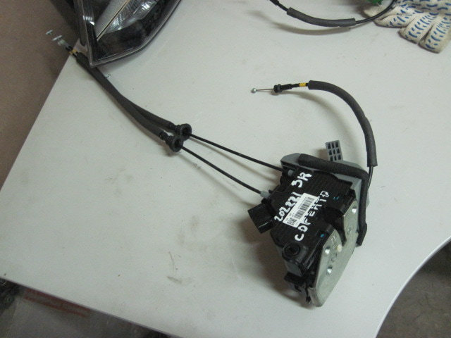 Замок двери задней правой