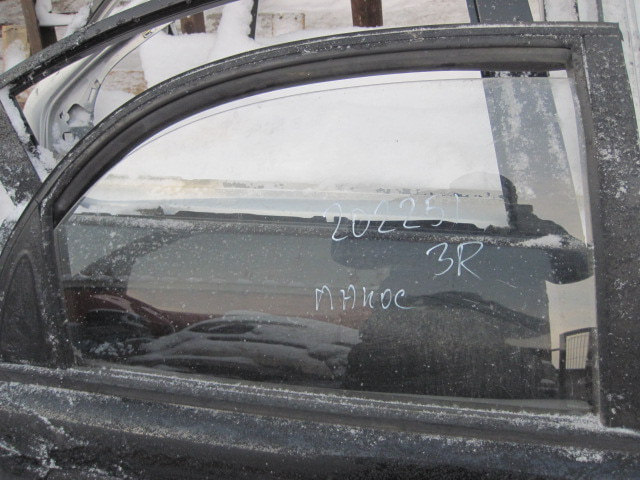 Стекло двери задней правой