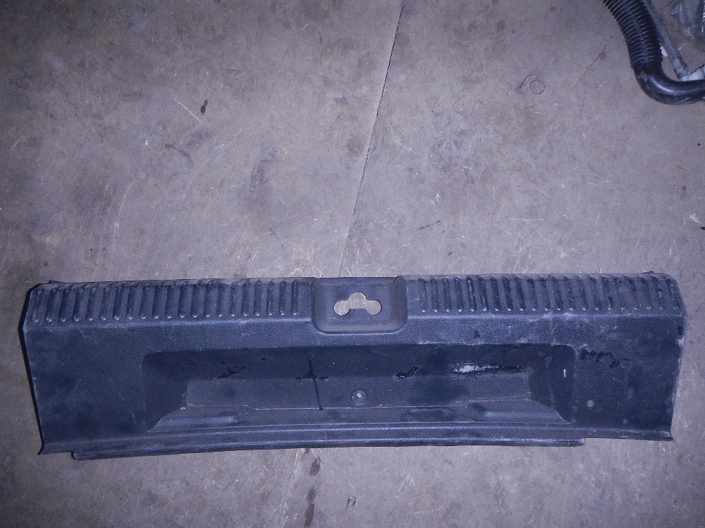 Обшивка багажника