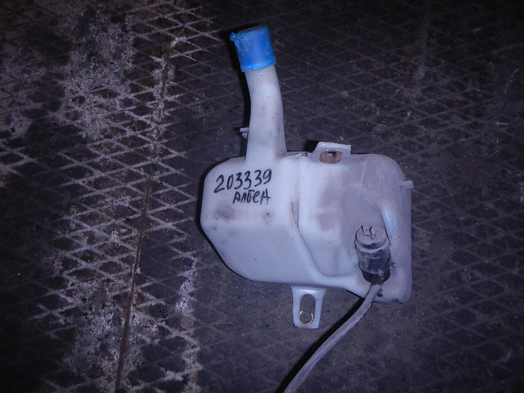 Бачок омывателя лобового стекла