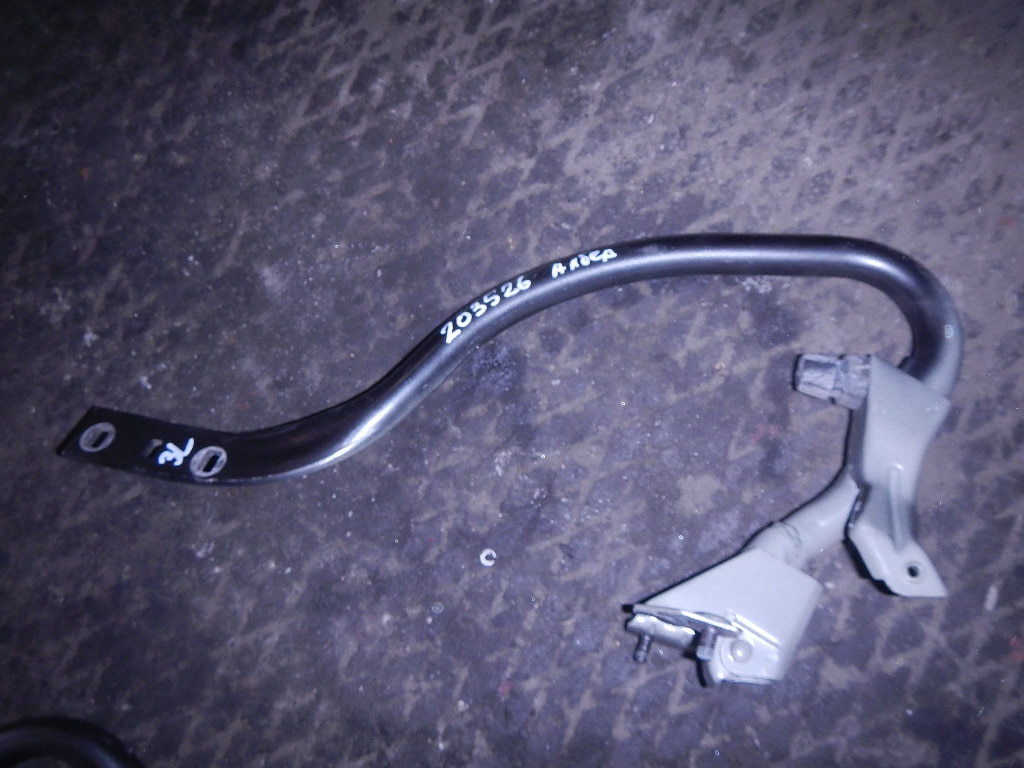 Петля крышки багажника