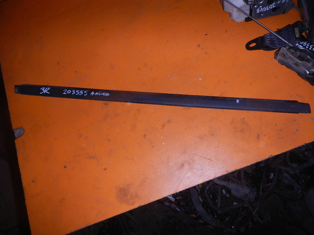 Накладка стекла заднего правого