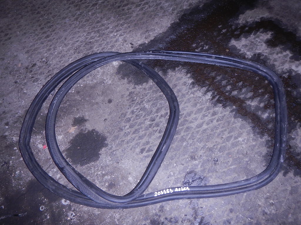 Уплотнитель багажника