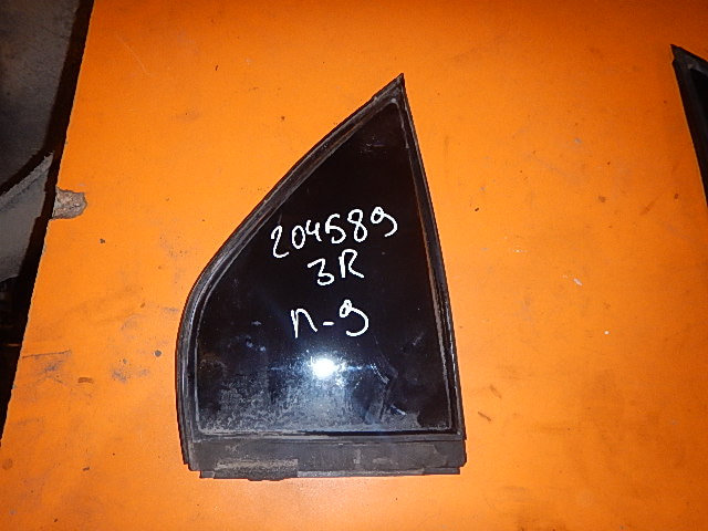 Стекло двери задней правой (форточка)