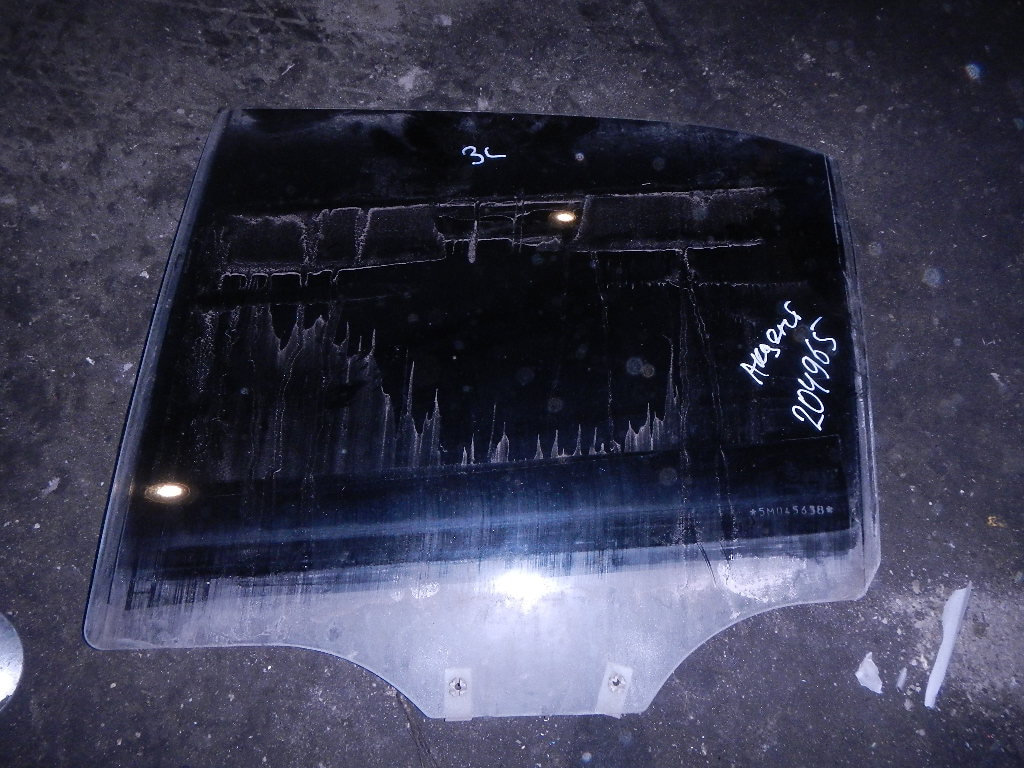 Стекло двери задней левой