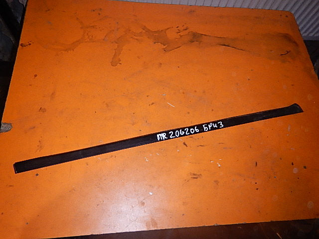 Накладка стекла переднего правого