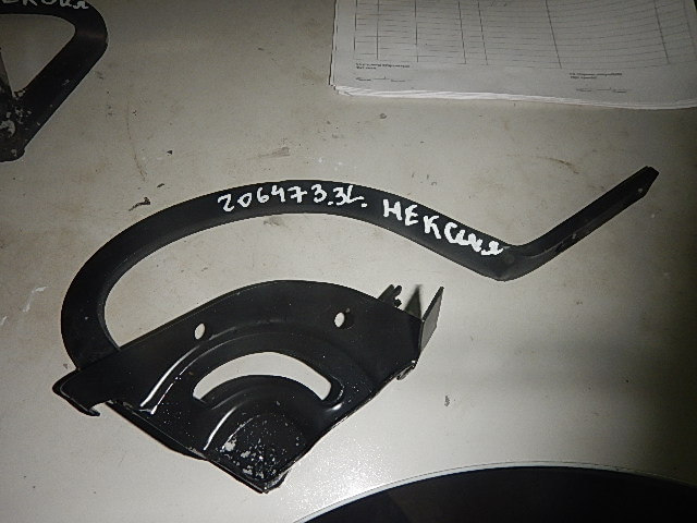 Петля крышки багажника