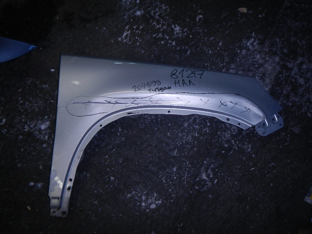 Крыло переднее правое