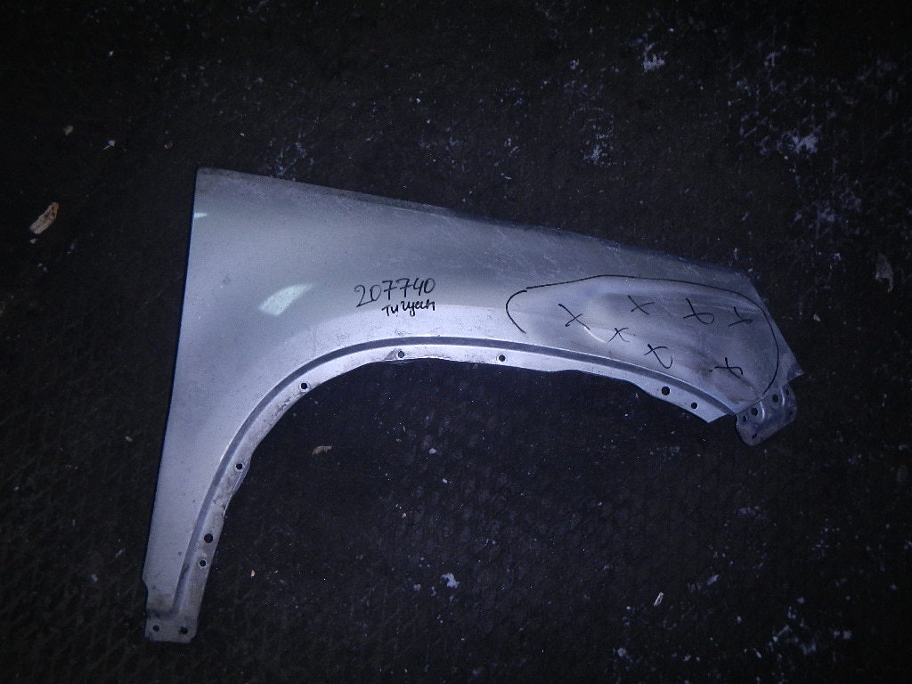 Крыло переднее правое