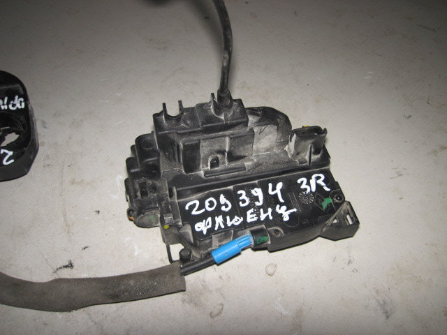 Замок двери задней правой