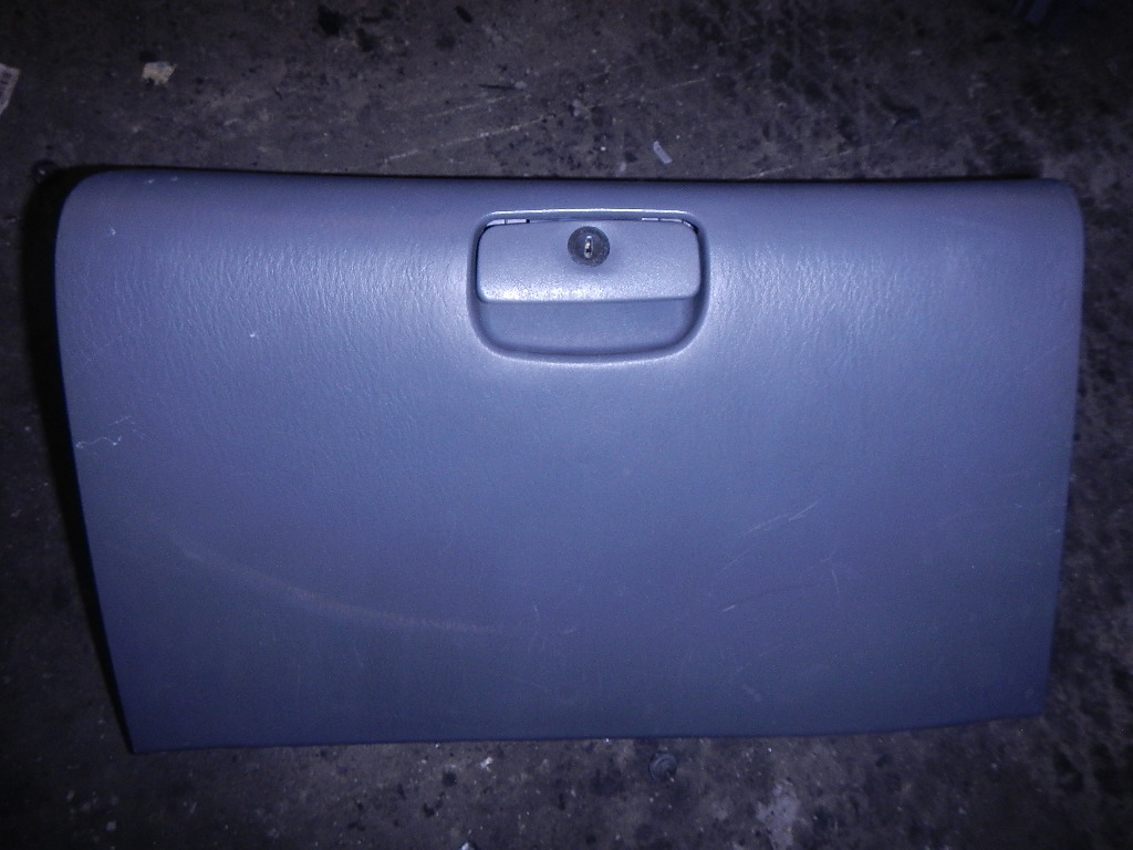 Крышка бардачка