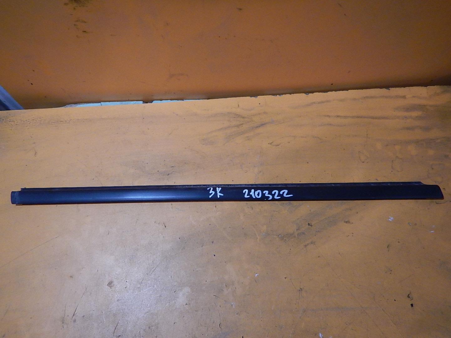 Накладка стекла заднего правого