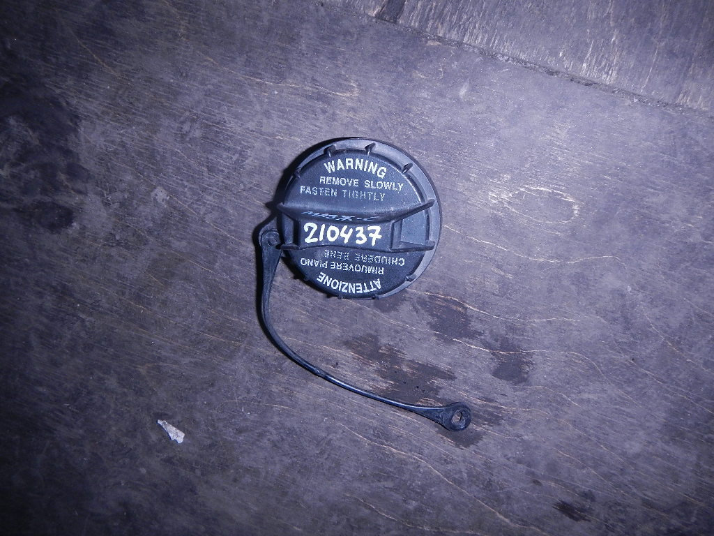 Крышка топливного бака