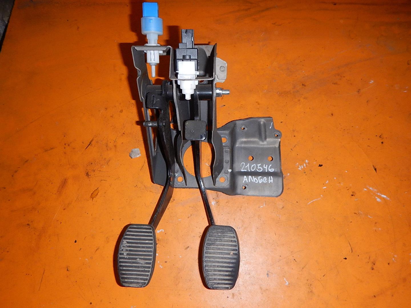 Блок педалей