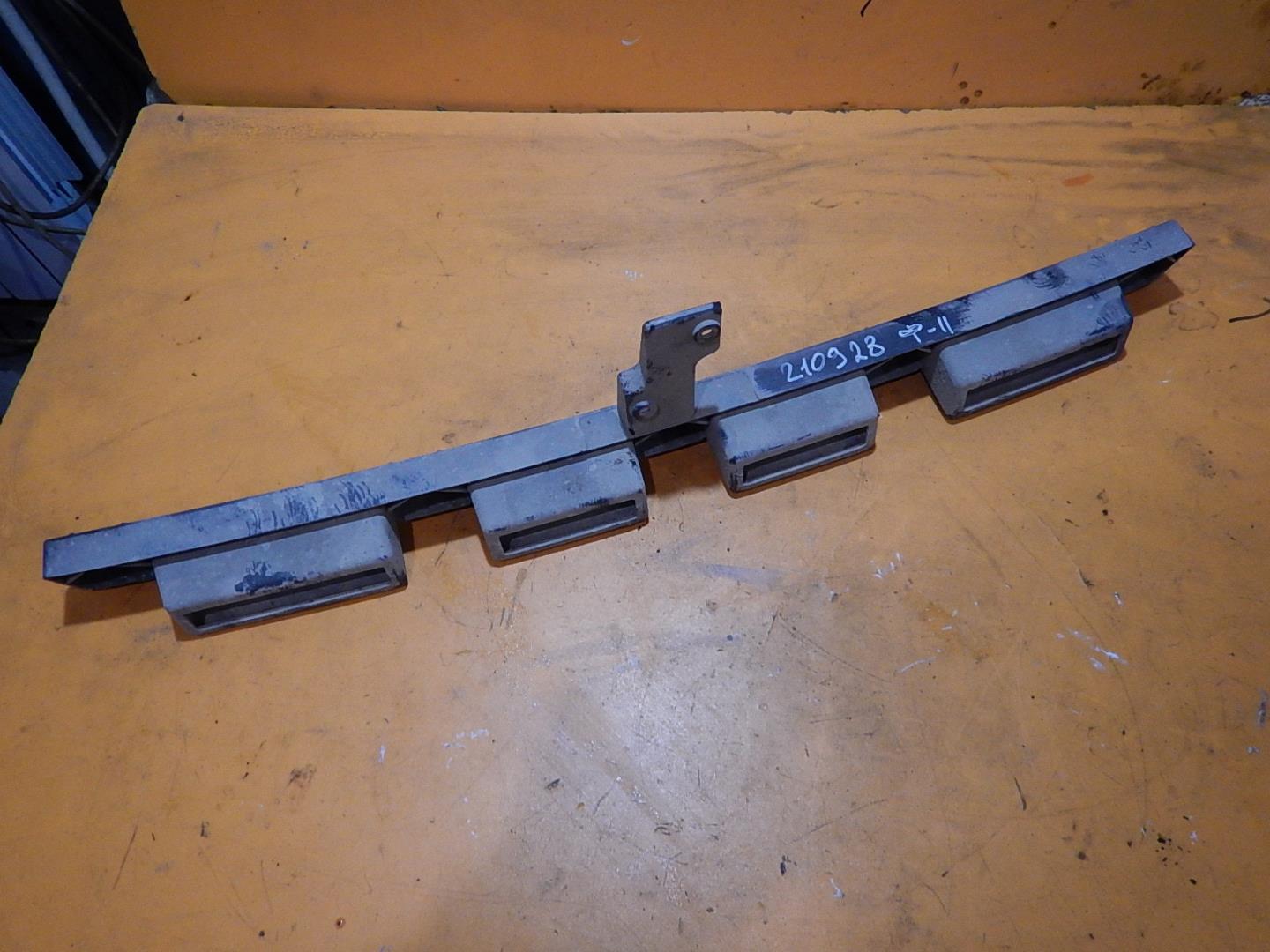 Кронштейн заднего бампера