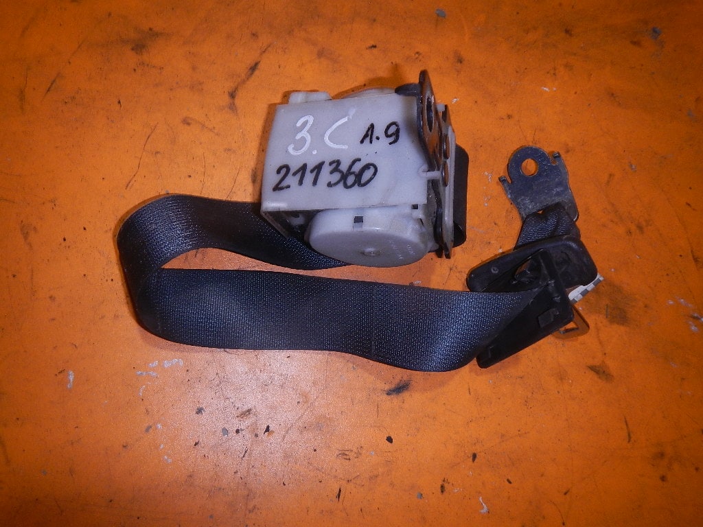 Ремень безопасности