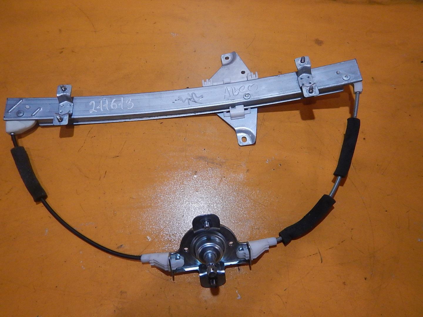 Стеклоподъемник механ. задний правый