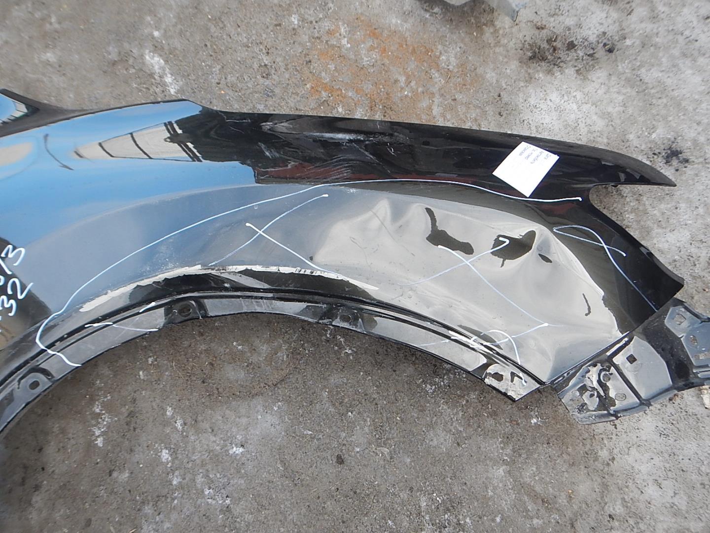 Крыло переднее правое