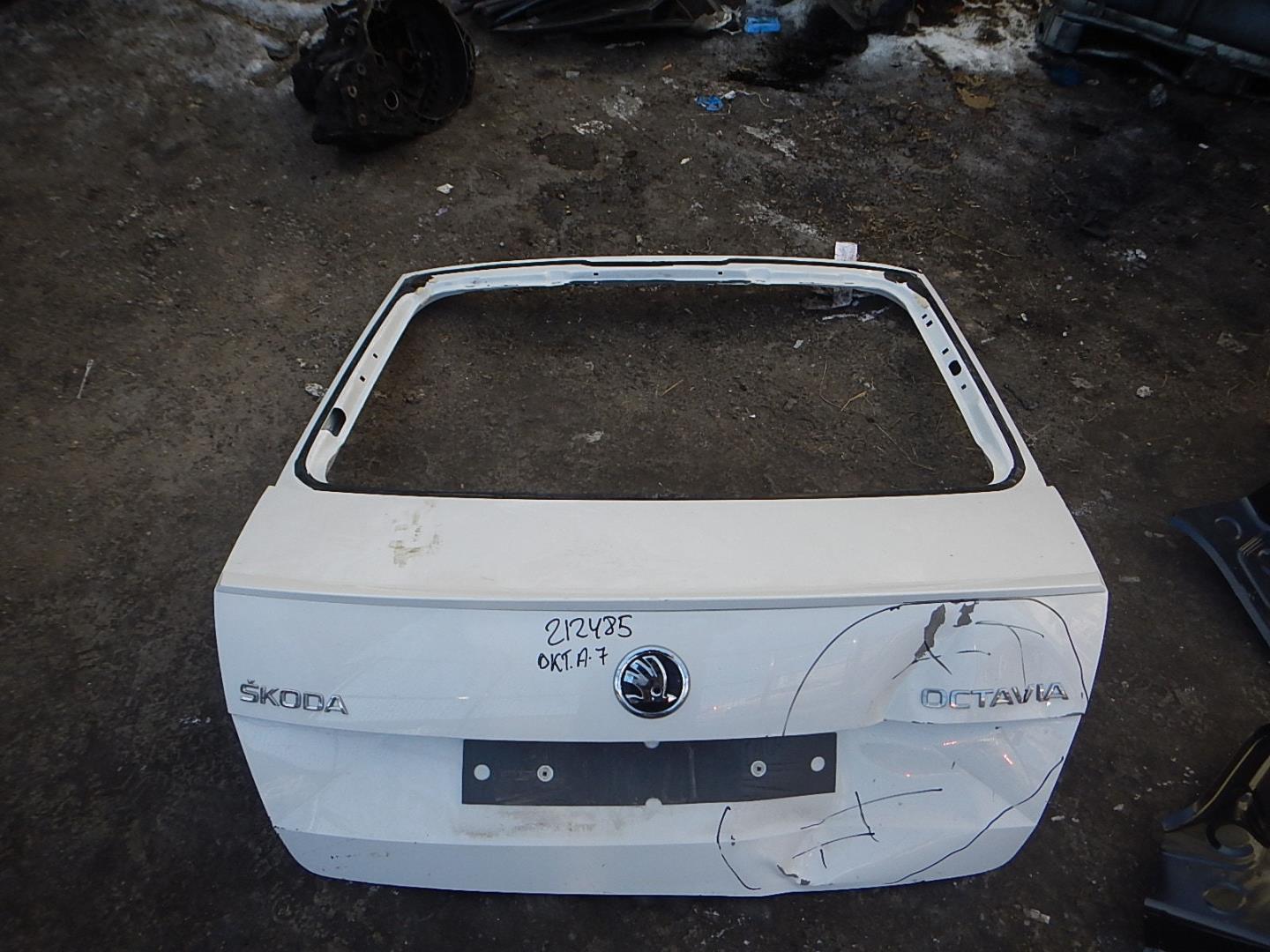 Дверь багажника