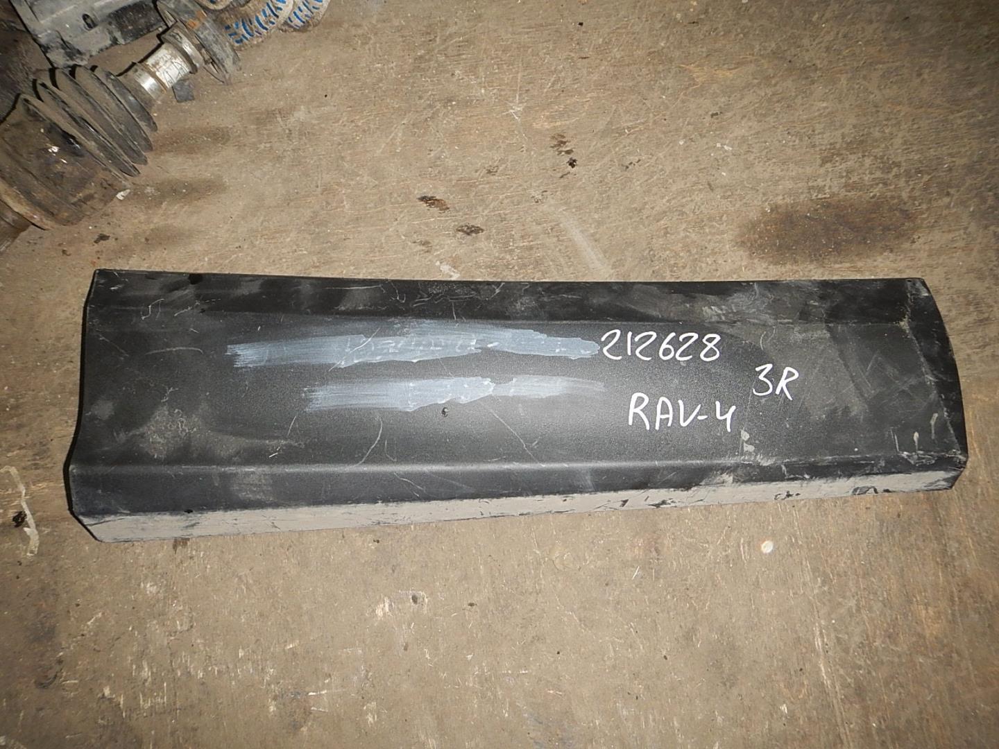 Молдинг задней правой двери