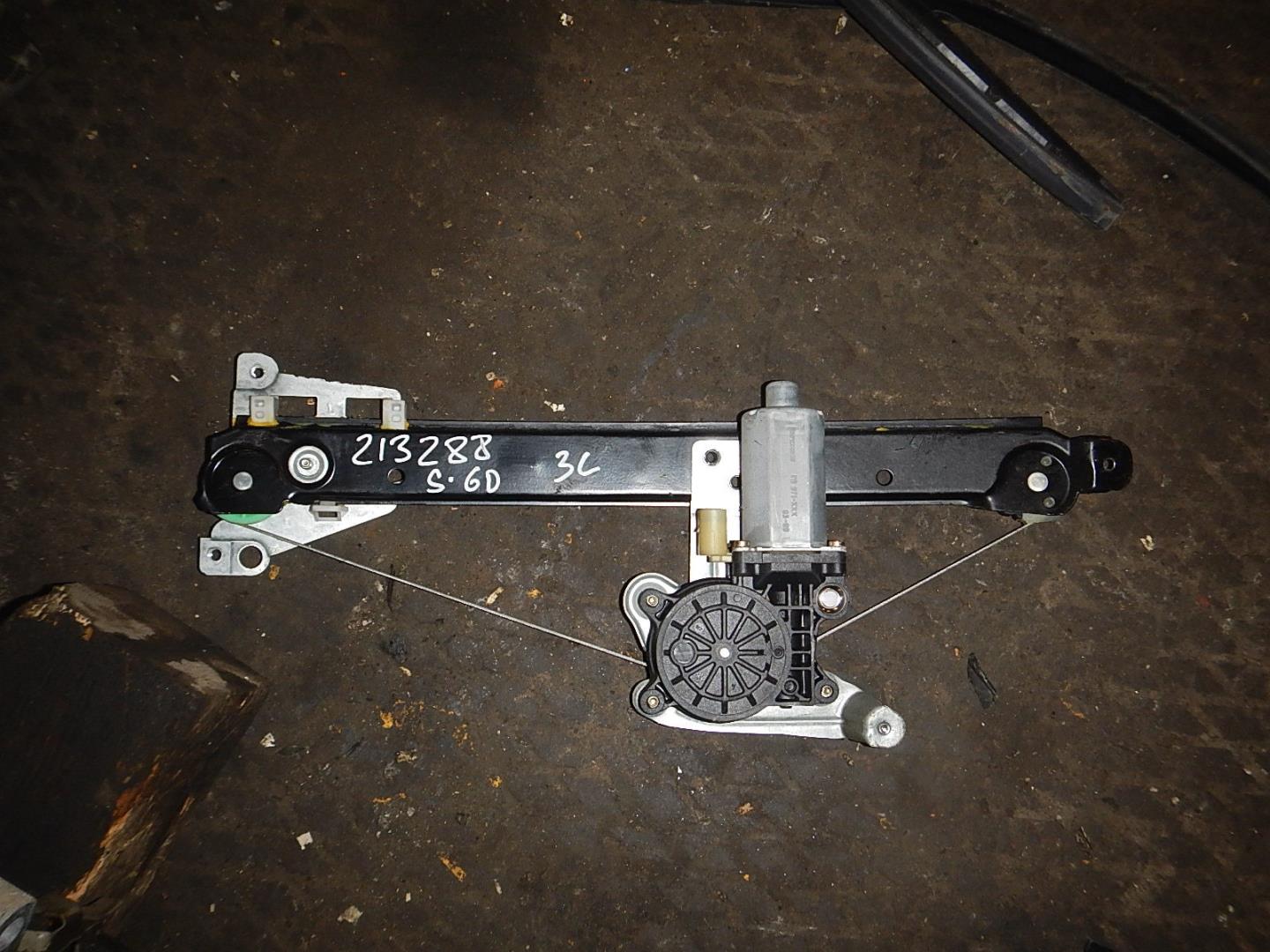 Стеклоподъемник электр. задний левый