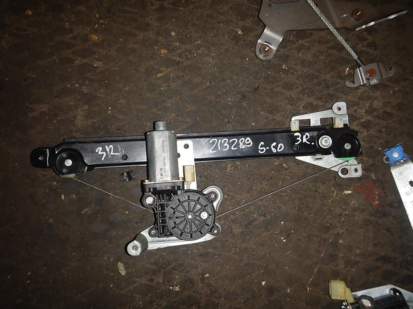 Стеклоподъемник электр. задний правый