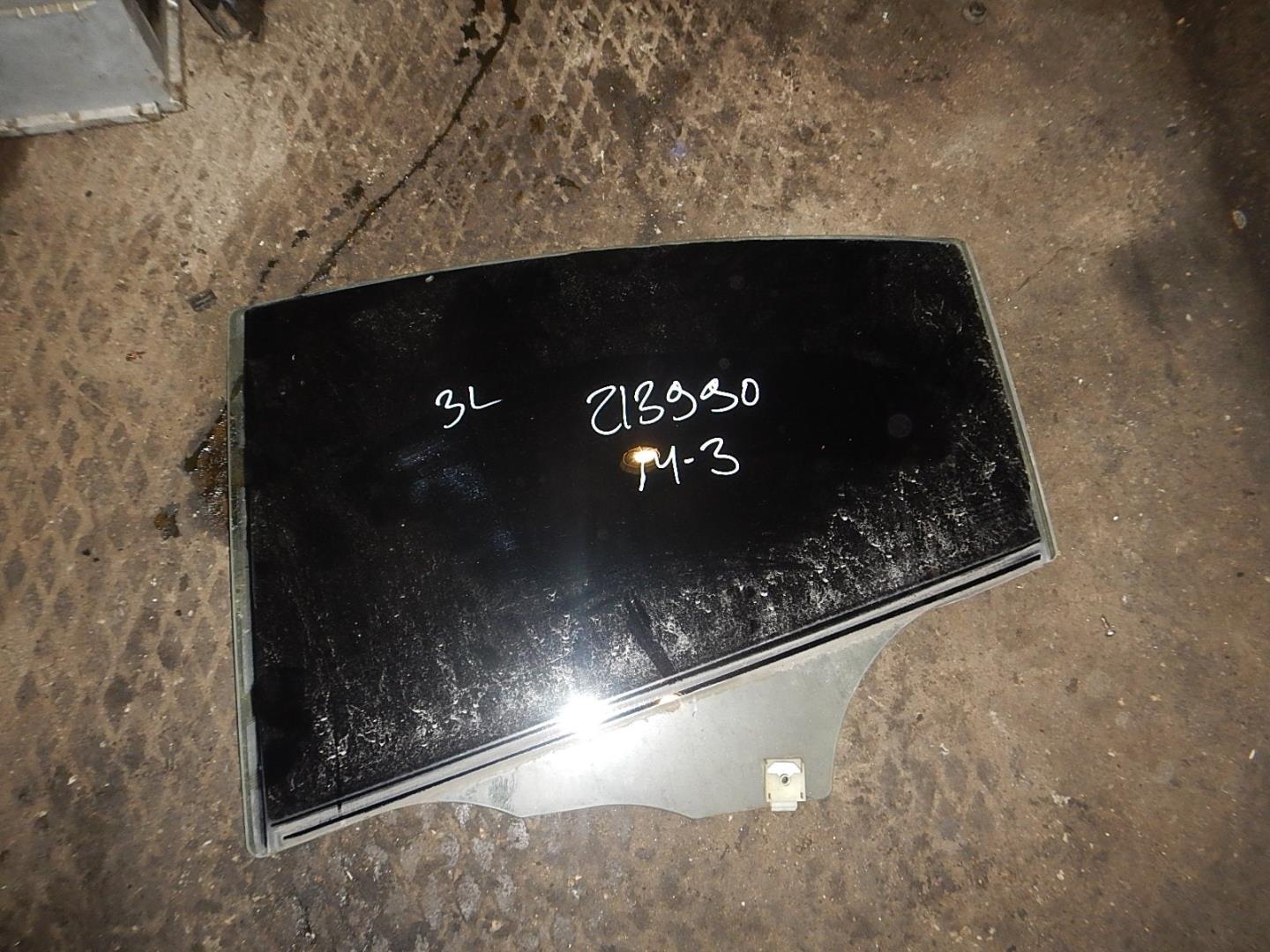 Стекло двери задней левой