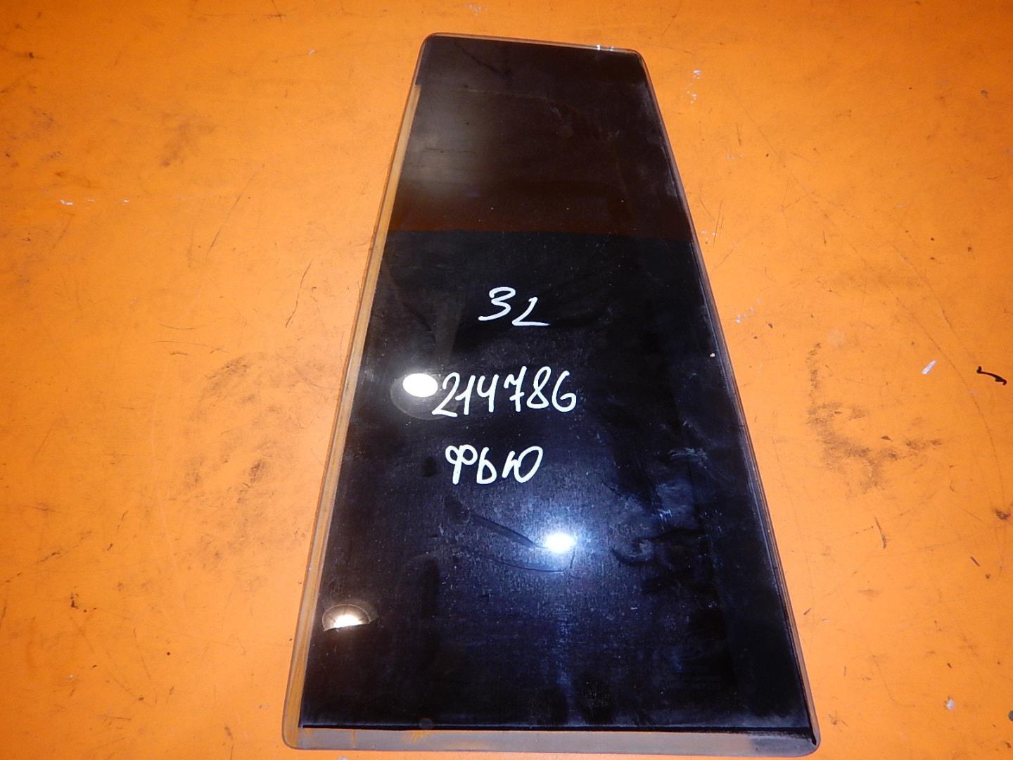 Стекло двери задней левой (форточка)