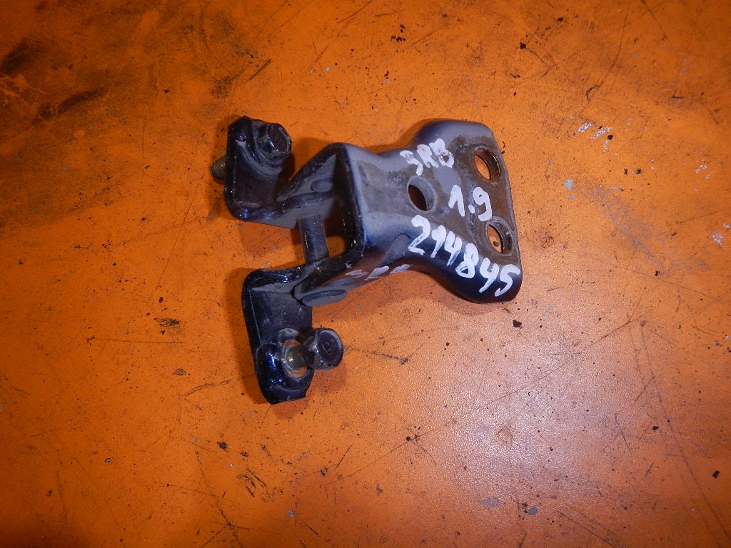 Петля двери задней правой верхняя