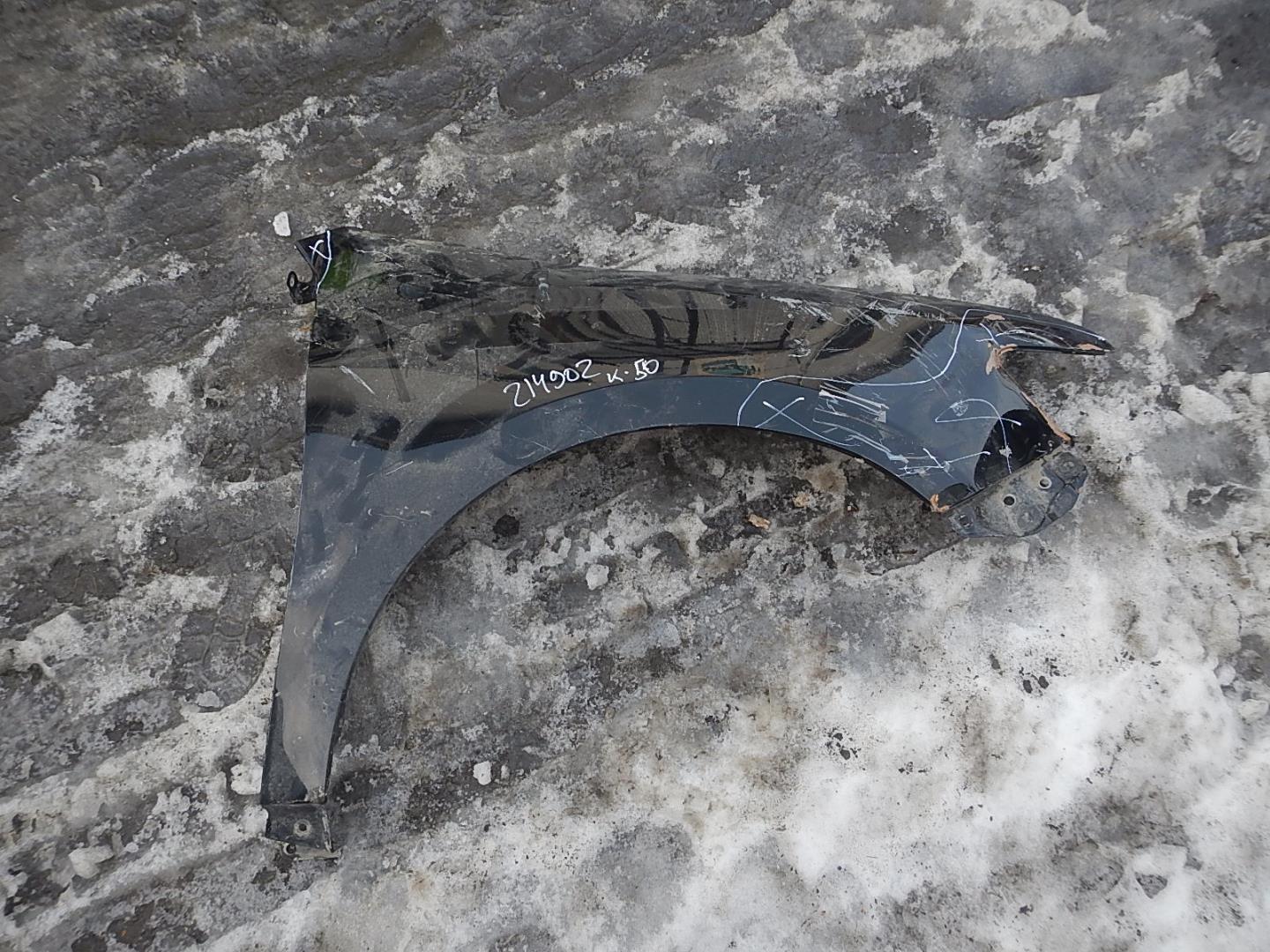 Крыло переднее правое