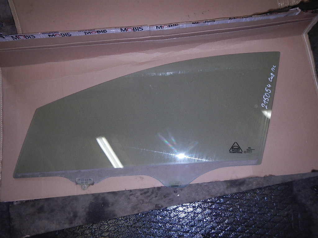 Стекло двери передней левой