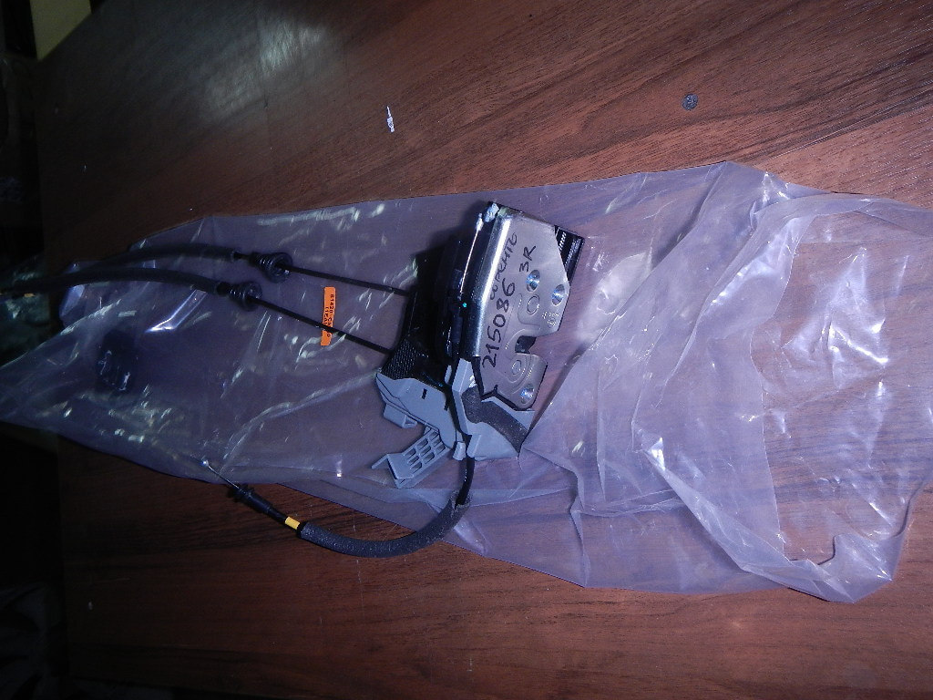 Замок двери задней правой