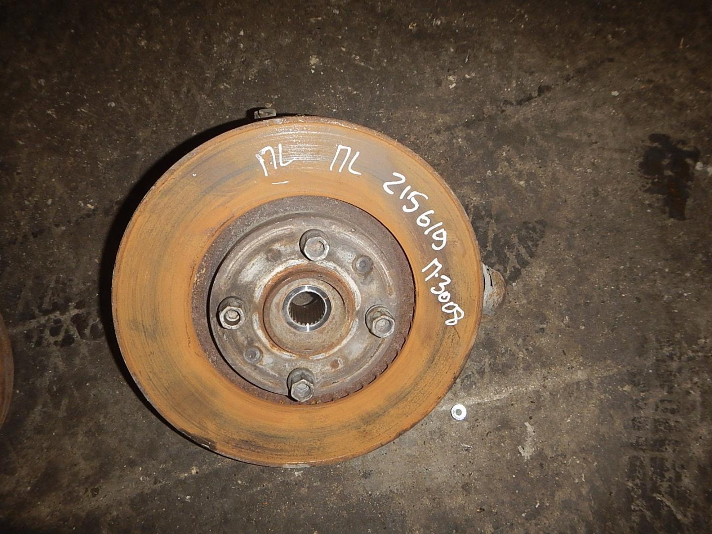 Кулак поворотный передний левый