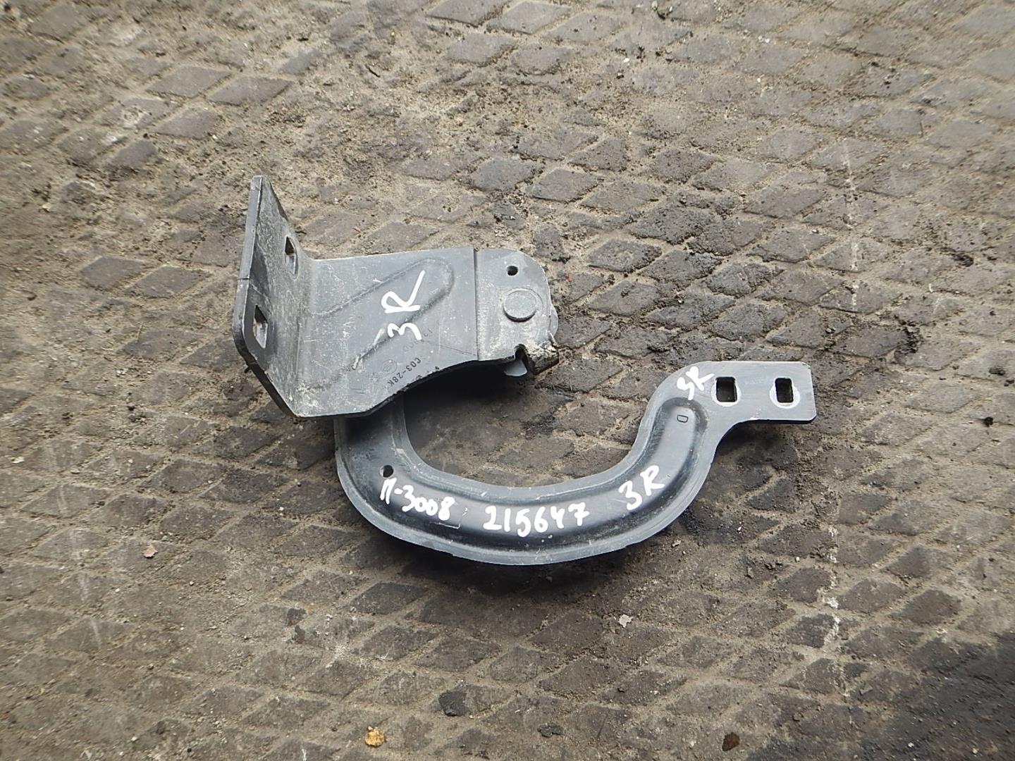 Петля двери багажника